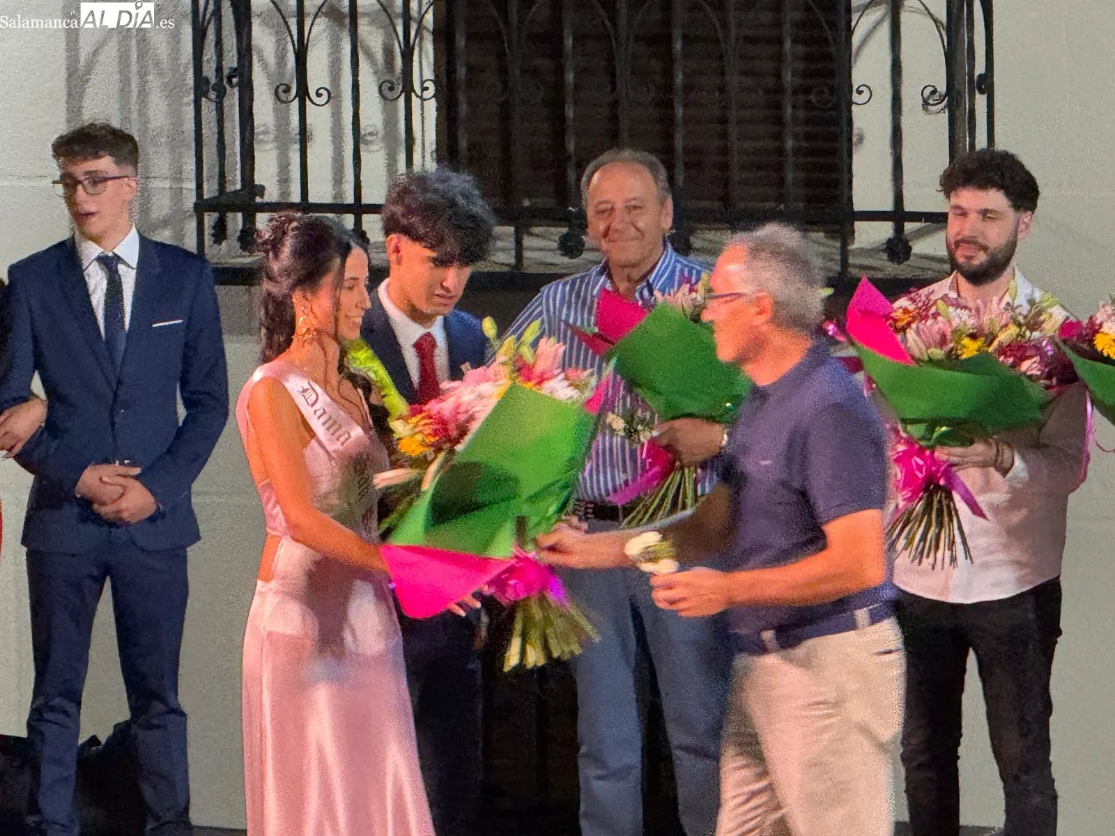 Desfile de peñas en Macotera