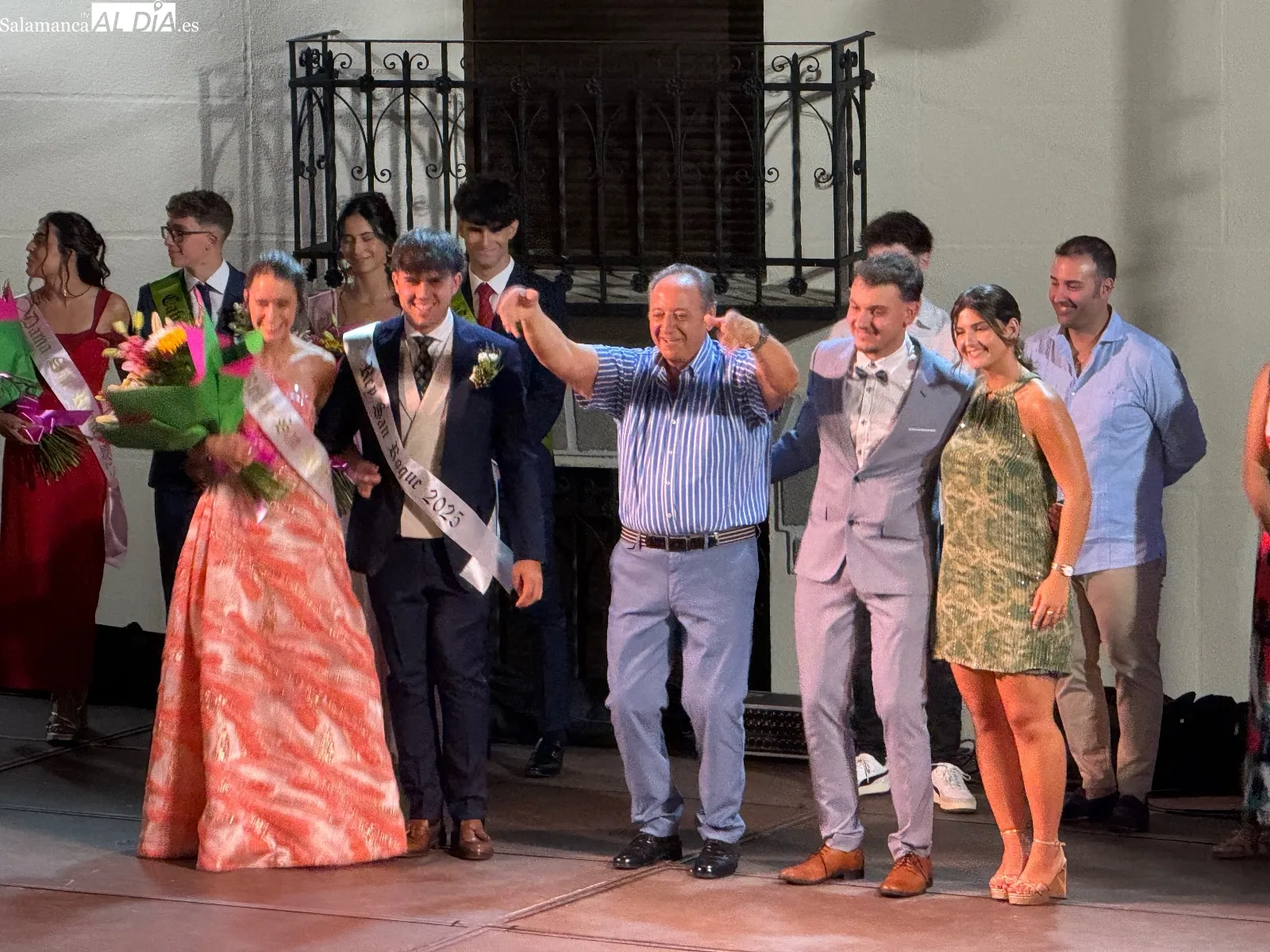 Desfile de peñas en Macotera