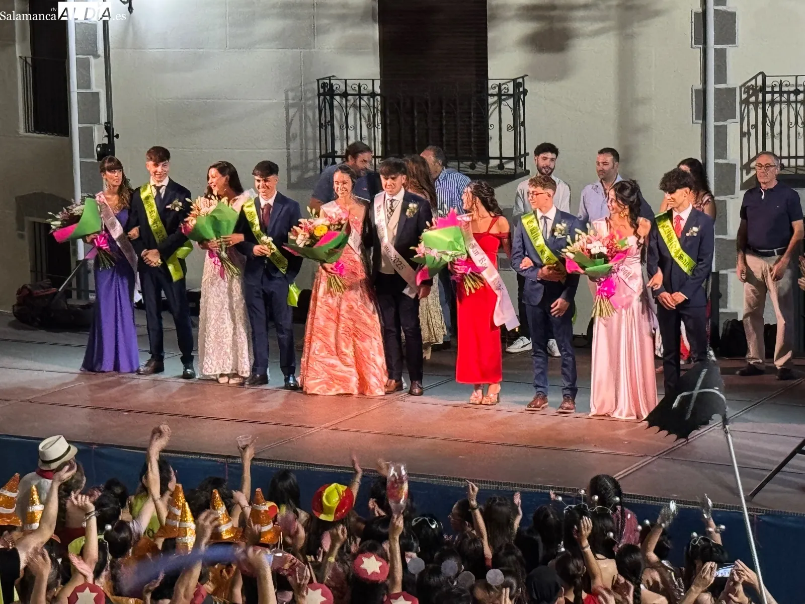 Desfile de peñas en Macotera
