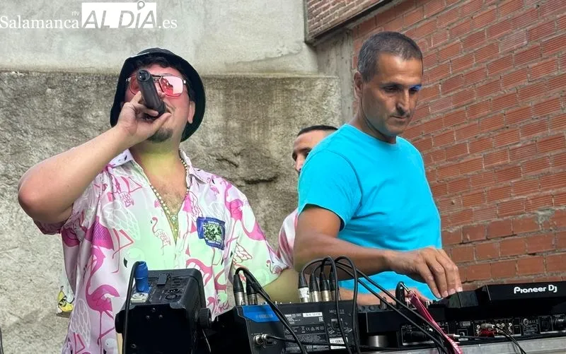 Foto 4 - El Cataland Fest desborda la calle Don Alejandro con un &eacute;xito rotundo de m&uacute;sica y p&uacute;blico