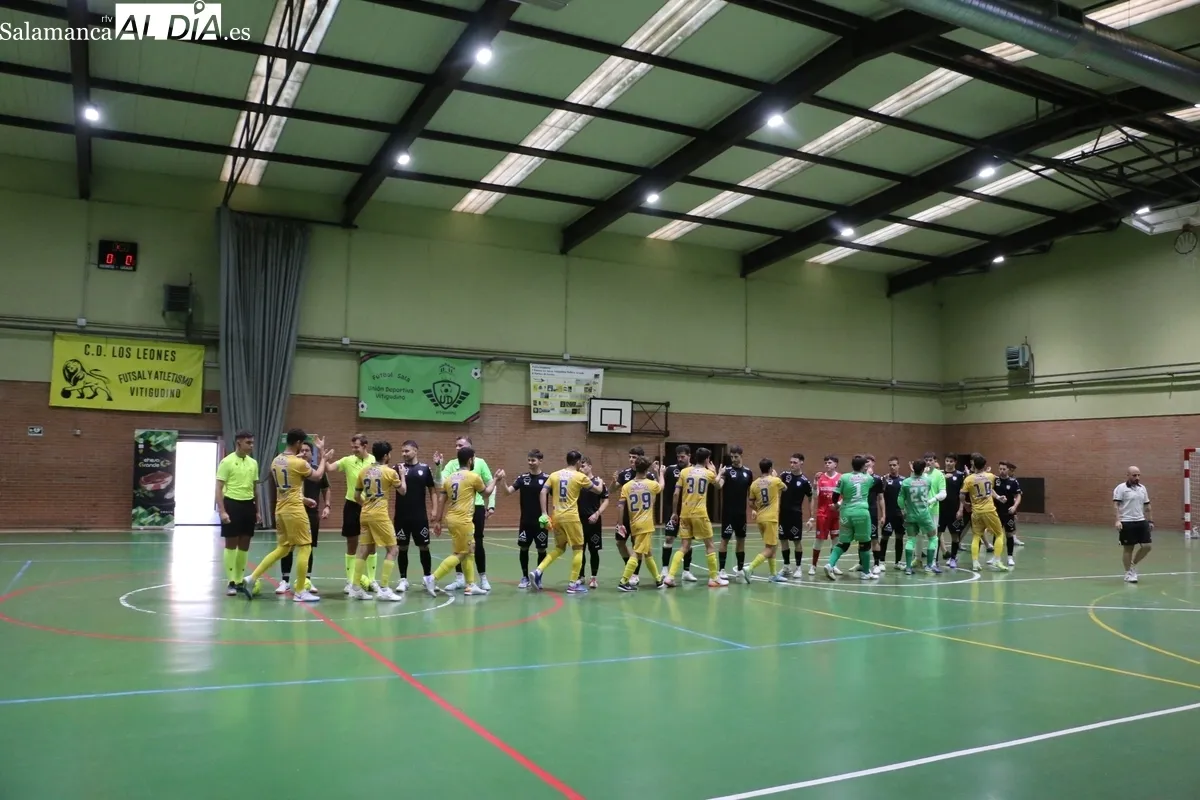 Bonito homenaje del fútbol sala a Alberto Calleja Caballero 'Berti' en Vitigudino / CORRAL 