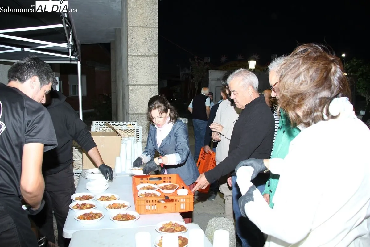 Cena de hermandad en Encinasola de los Comendadores / M.S.