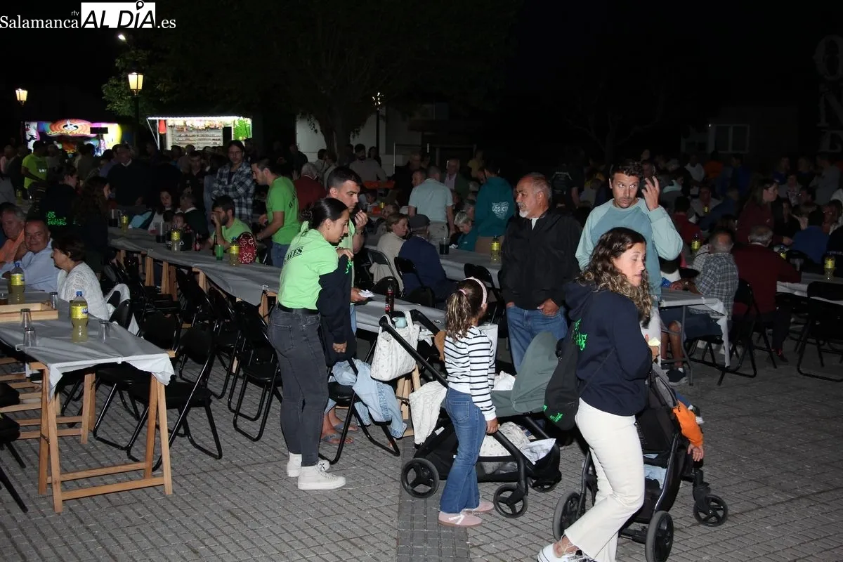 Cena de hermandad en Encinasola de los Comendadores / M.S.