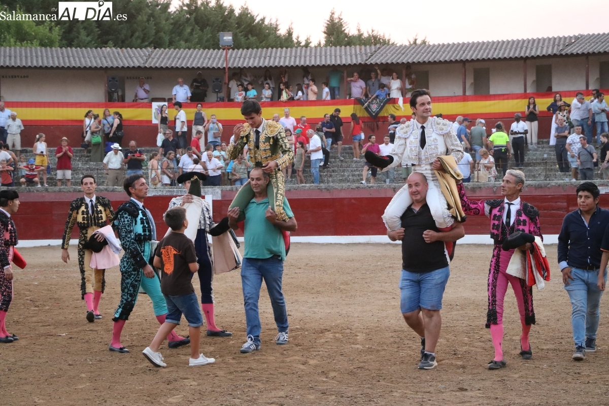 Vuelve la ilusión a Vitigudino con el triunfo de Andrés Romero, Del Álamo y Diosleguarde, y un buen encierro de Orive