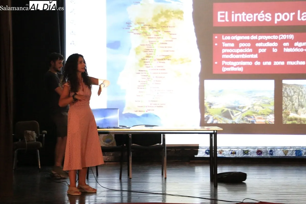 Presentación del libro 'Cruzando Horizontes' por Nuria Corral y Natxo Viana en Villarino de los Aires / CORRAL