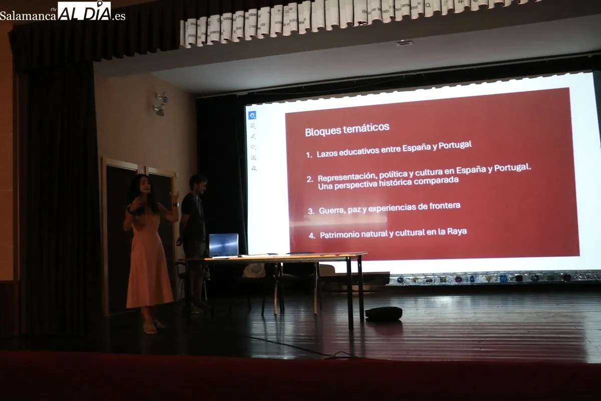 Presentación del libro 'Cruzando Horizontes' por Nuria Corral y Natxo Viana en Villarino de los Aires / CORRAL