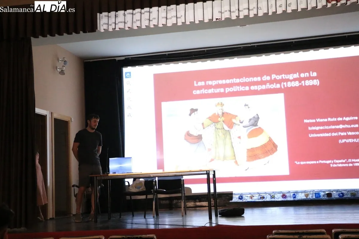 Presentación del libro 'Cruzando Horizontes' por Nuria Corral y Natxo Viana en Villarino de los Aires / CORRAL