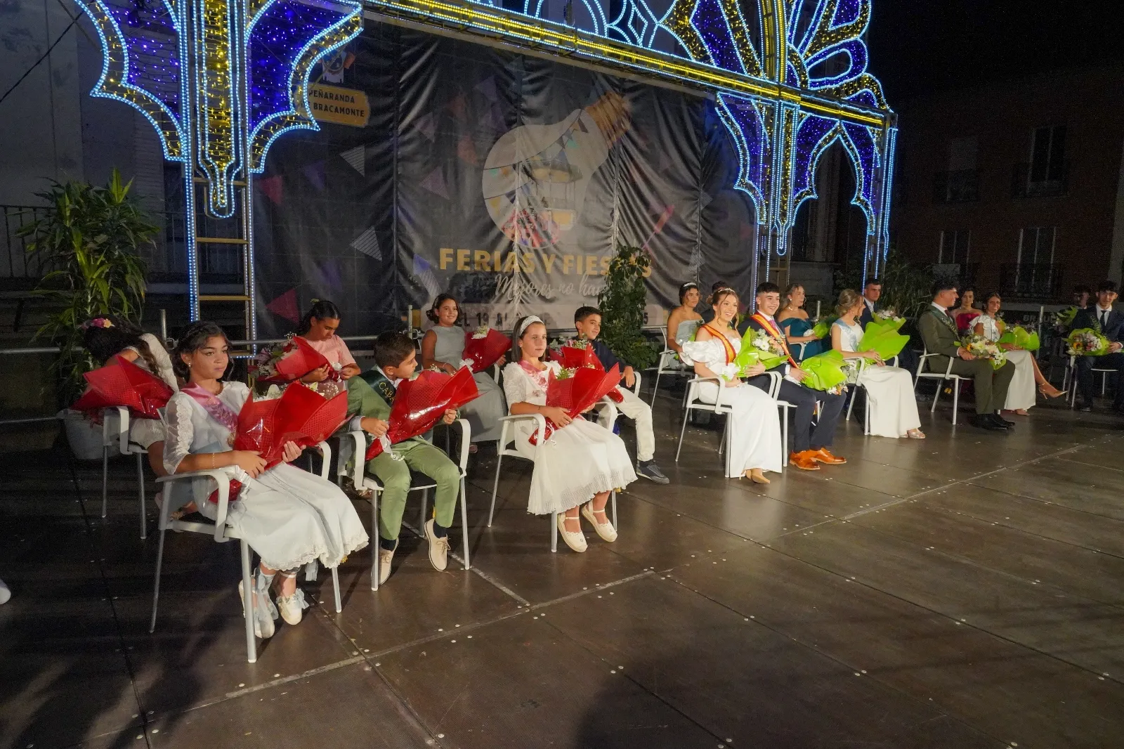 Foto 6 - Explosi&oacute;n de color y alegr&iacute;a en la bienvenida a las Ferias y Fiestas de Pe&ntilde;aranda