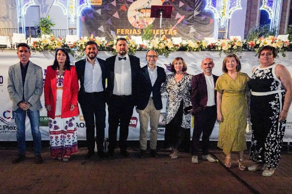Foto 4 - Explosi&oacute;n de color y alegr&iacute;a en la bienvenida a las Ferias y Fiestas de Pe&ntilde;aranda