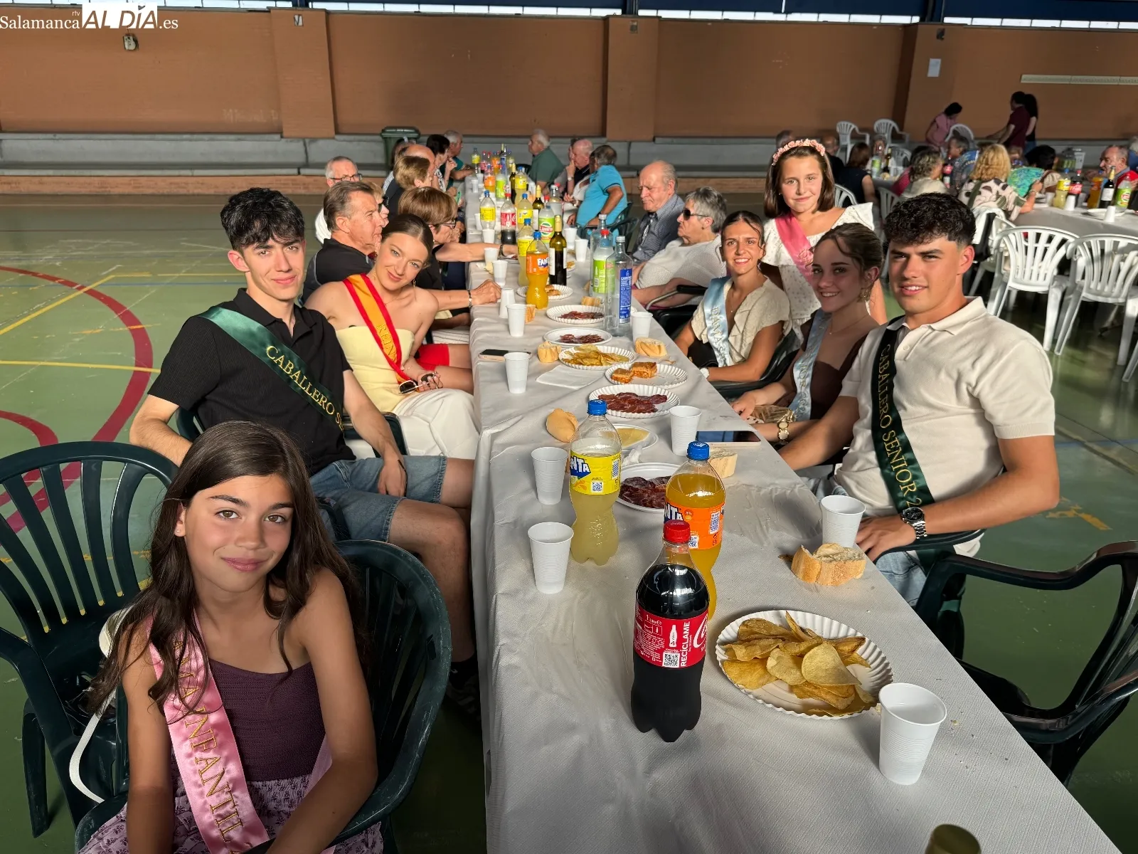 Foto 3 - Gran ambiente y continuos bailes en la fiesta con los mayores, primera en el Viernes de Ferias