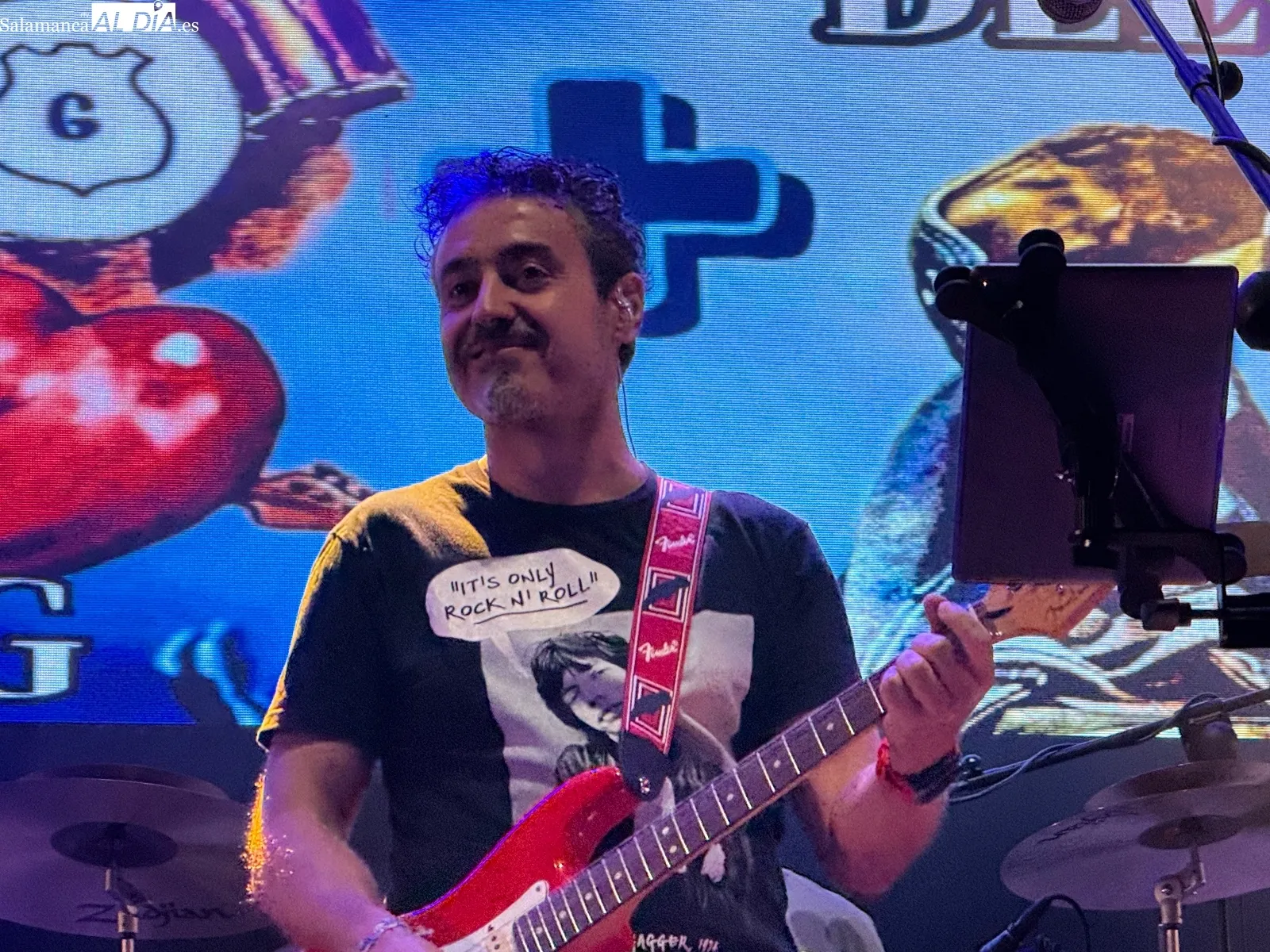 Foto 5 - DeSingle "llena hasta la bandera" de p&uacute;blico y m&uacute;sica el Miguel de Unamuno con su especial tributo