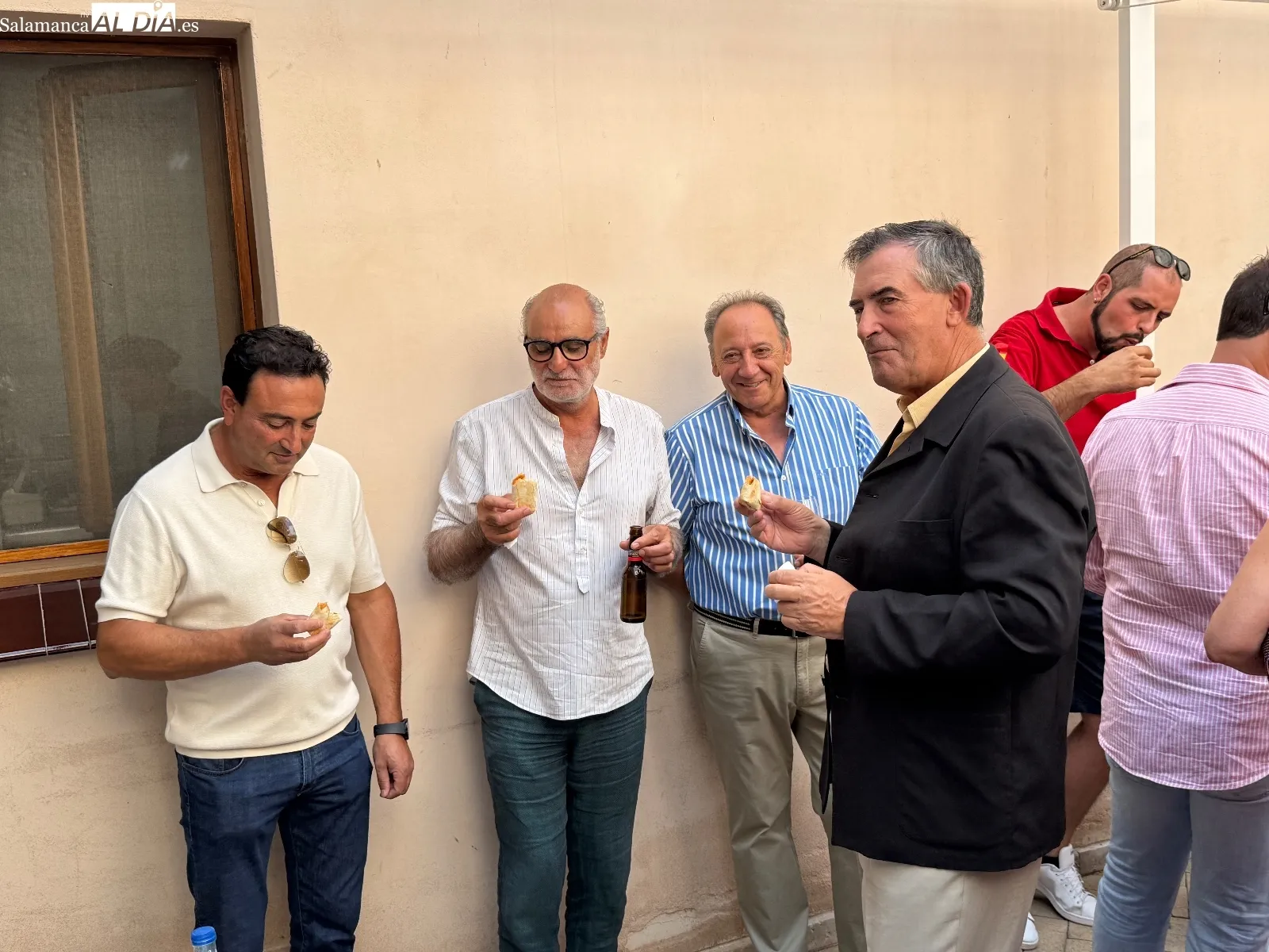 Foto 9 - Brindis con el deseo de unidad entre los pueblos durante el tradicional encuentro de alcaldes y asociaciones de mayores