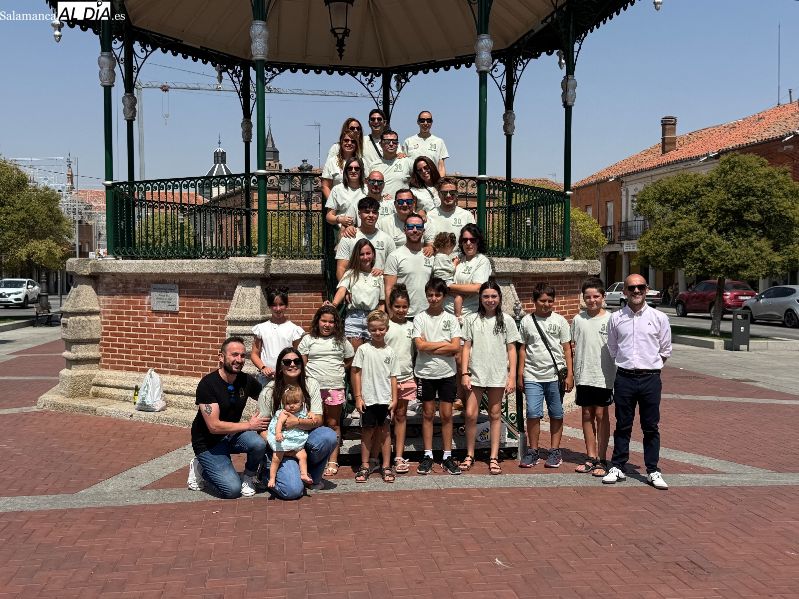 La peña Badulake celebra su 30 aniversario cumpliendo con la tradición de cada Sábado de Ferias