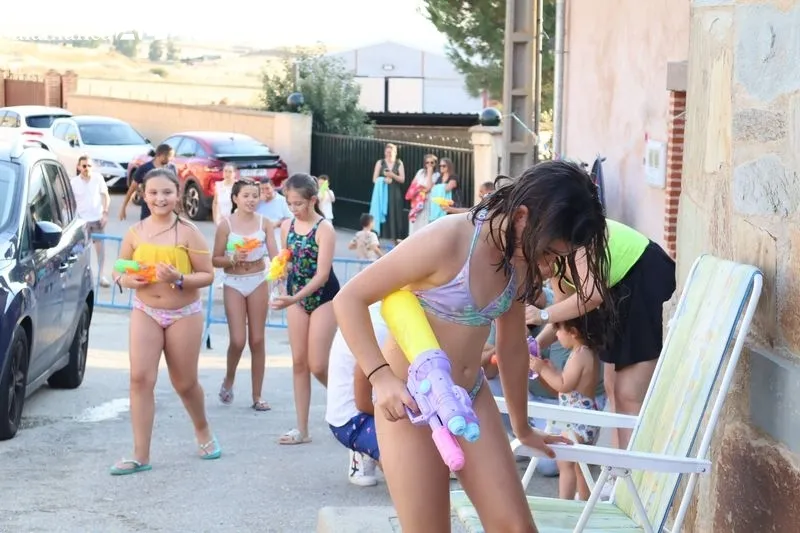 Foto 8 - Gran bingo, encierro infantil y fiesta del agua para terminar el fin de semana en Amatos de Alba