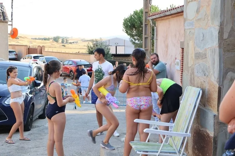 Foto 7 - Gran bingo, encierro infantil y fiesta del agua para terminar el fin de semana en Amatos de Alba