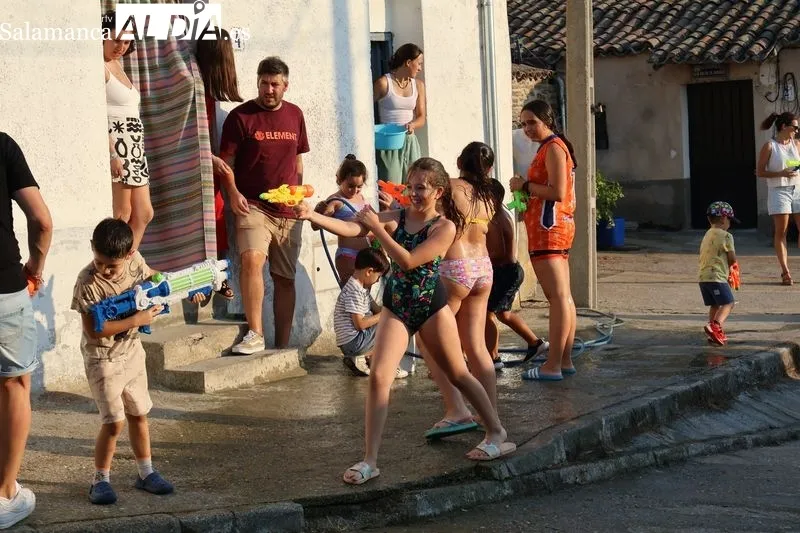 Foto 5 - Gran bingo, encierro infantil y fiesta del agua para terminar el fin de semana en Amatos de Alba