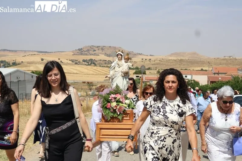 Foto 7 - Amatos de Alba honra a la Virgen de las Nieves con misa solemne, procesi&oacute;n y ofrenda floral