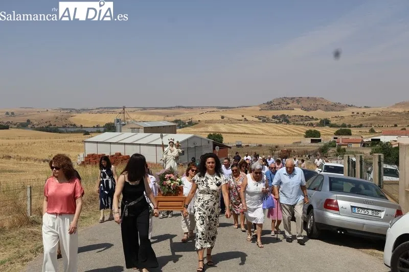 Foto 6 - Amatos de Alba honra a la Virgen de las Nieves con misa solemne, procesi&oacute;n y ofrenda floral