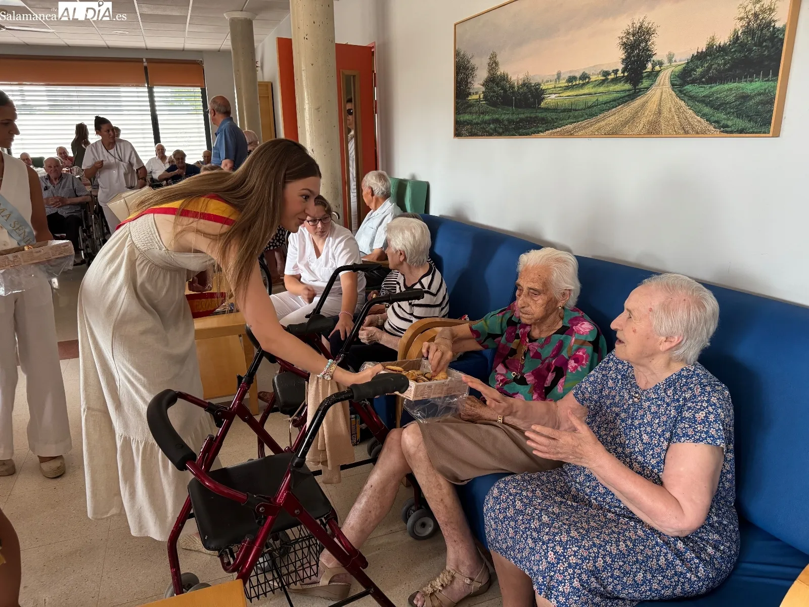 Foto 11 - Emoci&oacute;n y alegr&iacute;a compartidas en la tradicional visita a las residencias en el Domingo de Ferias