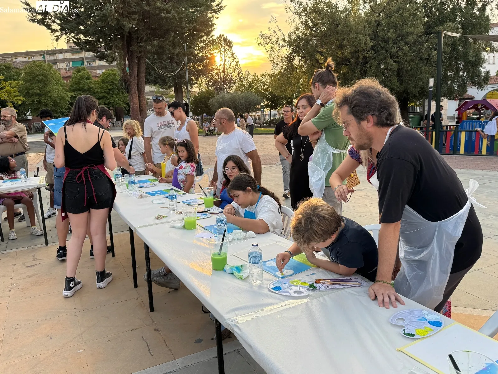 Foto 2 - Decenas de peque&ntilde;os y familias dan rienda suelta a la creatividad con la novedosa actividad festiva &lsquo;Pe&ntilde;aranda Pinta&rsquo;