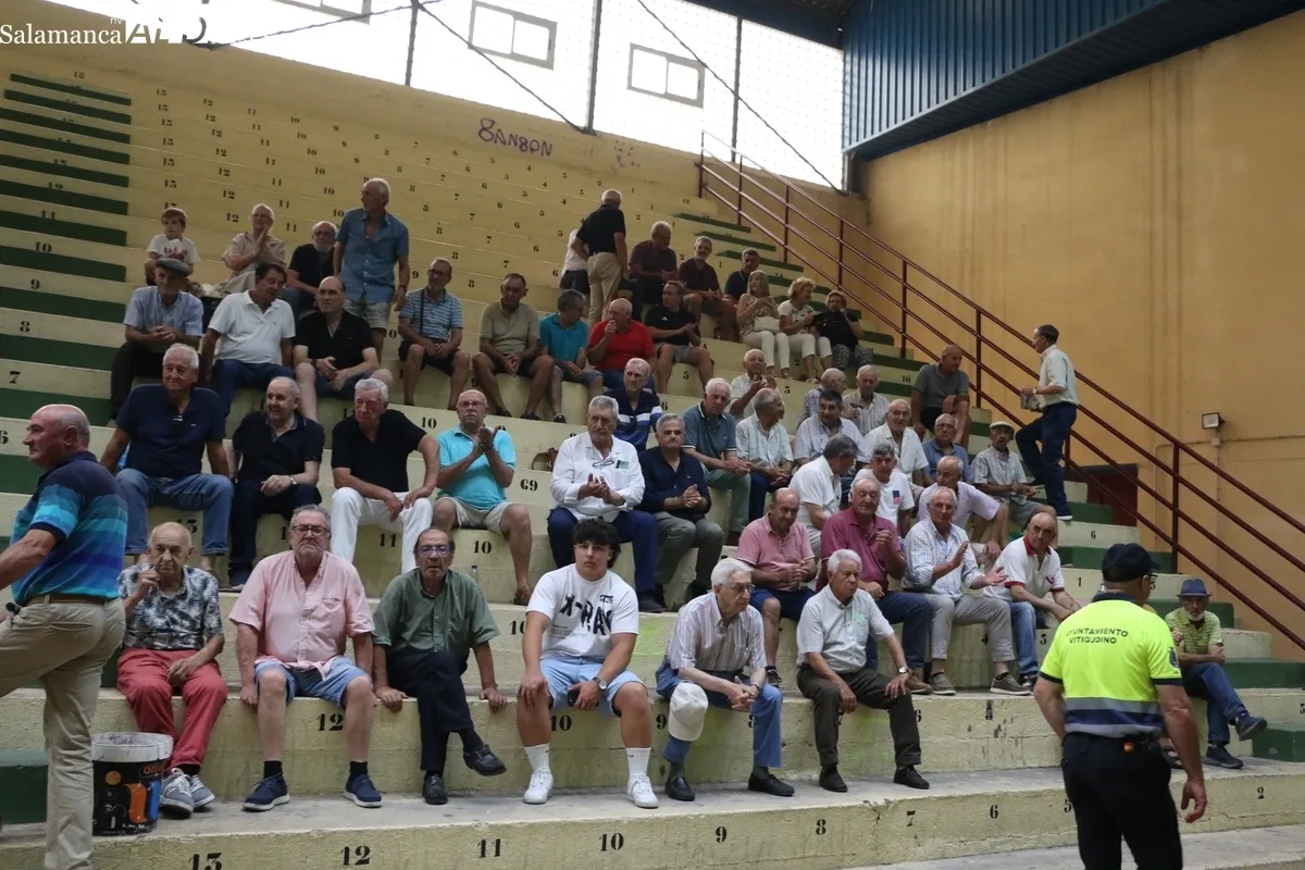 Bonita tar de pelota en Vitigudino para despedir las fiestas / CORRAL