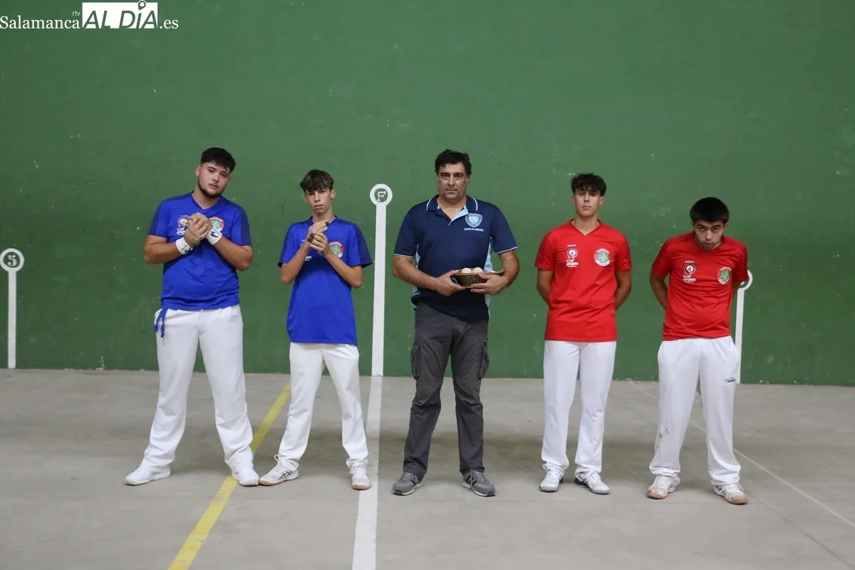 Bonita tar de pelota en Vitigudino para despedir las fiestas / CORRAL