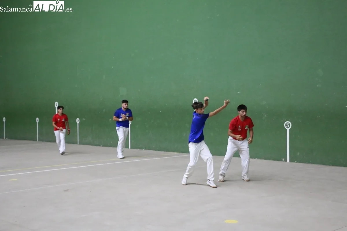 Bonita tar de pelota en Vitigudino para despedir las fiestas / CORRAL
