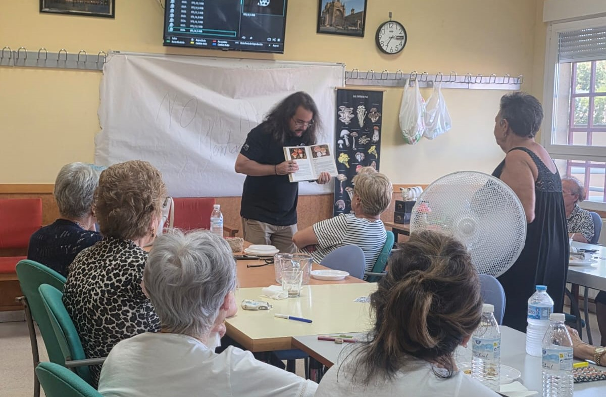 Mayores de Salamanca descubren la ciencia de los hongos