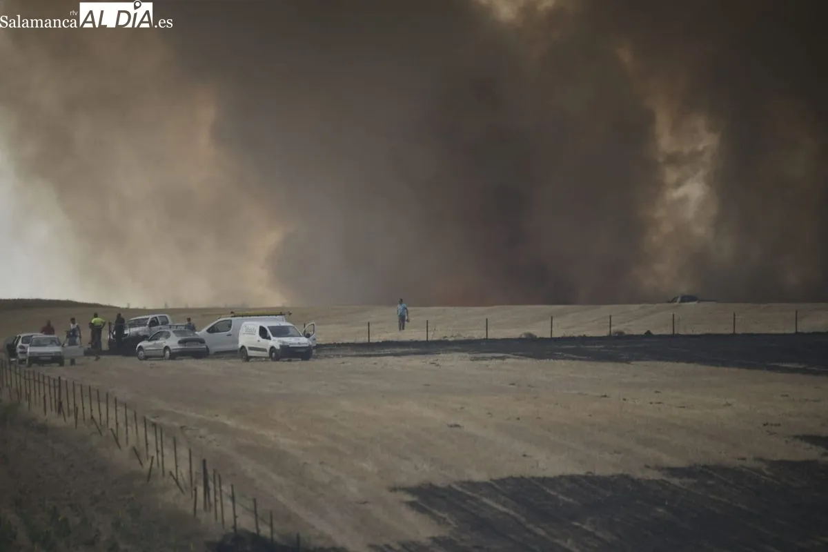 Incendio en Martín de Yeltes. Foto de Adrián M. Pastor