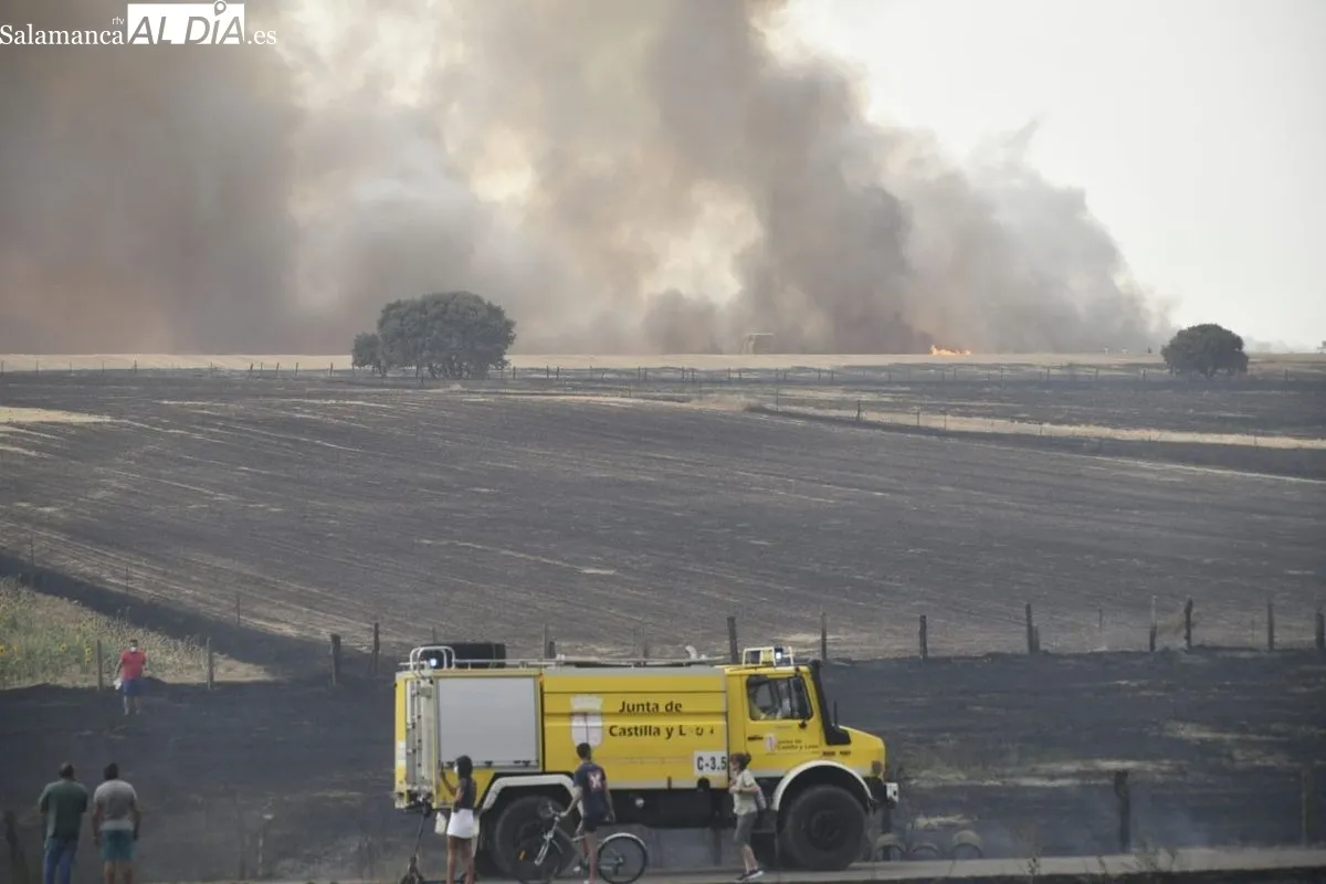 Incendio en Martín de Yeltes. Foto de Adrián M. Pastor