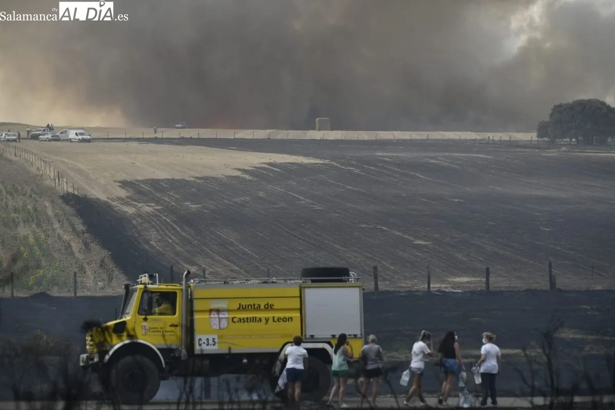 Incendio en Martín de Yeltes. Foto de Adrián M. Pastor