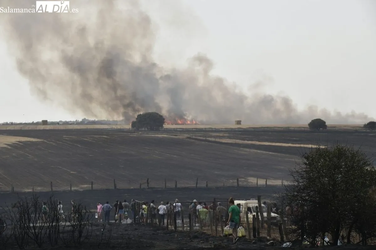 Incendio en Martín de Yeltes. Foto de Adrián M. Pastor