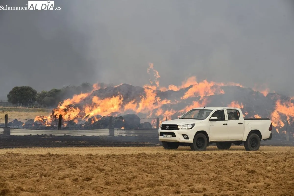 Incendio en Martín de Yeltes. Foto de Adrián M. Pastor