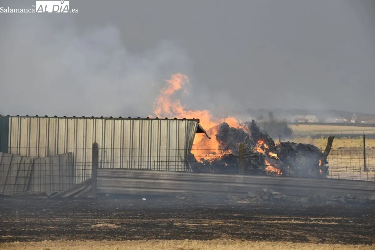 Incendio en Martín de Yeltes. Foto de Adrián M. Pastor