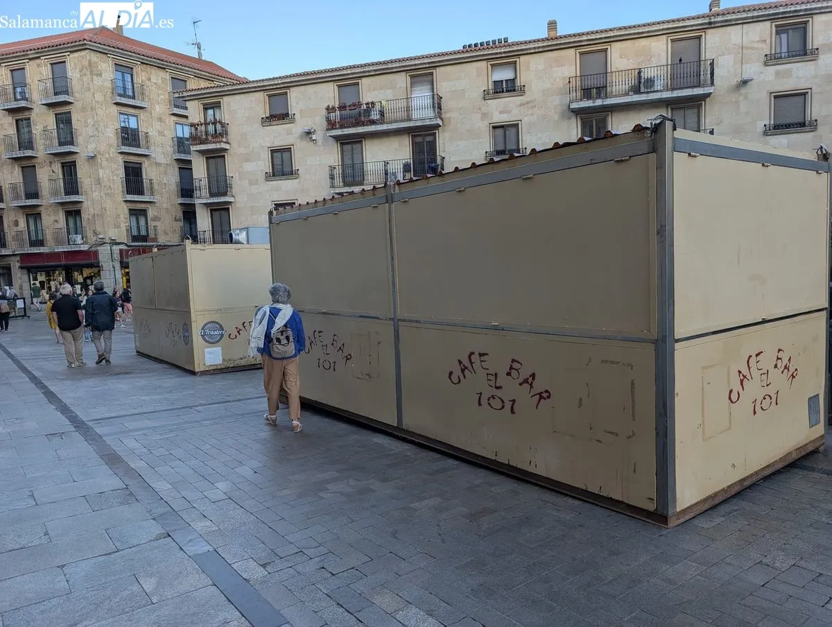 Casetas de la Feria de Día en el centro de Salamanca este domingo. Foto: David Sañudo