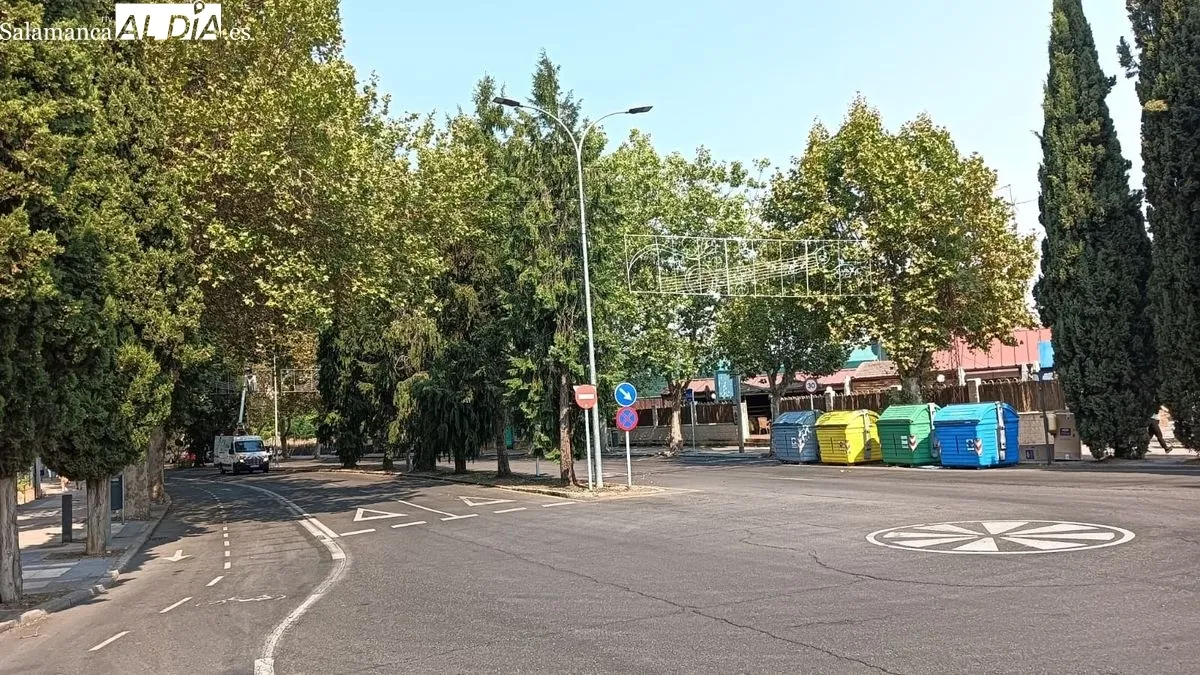 Instalación de la luces que adornarán durante las Fiestas de Salamanca el Recinto Ferial de la Aldehuela. Foto T. Sánchez
