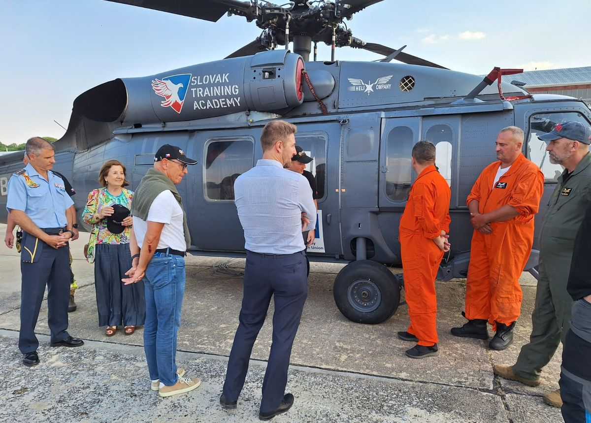 Recepción al Embajador de la República Checa en la Base Aérea de Matacán