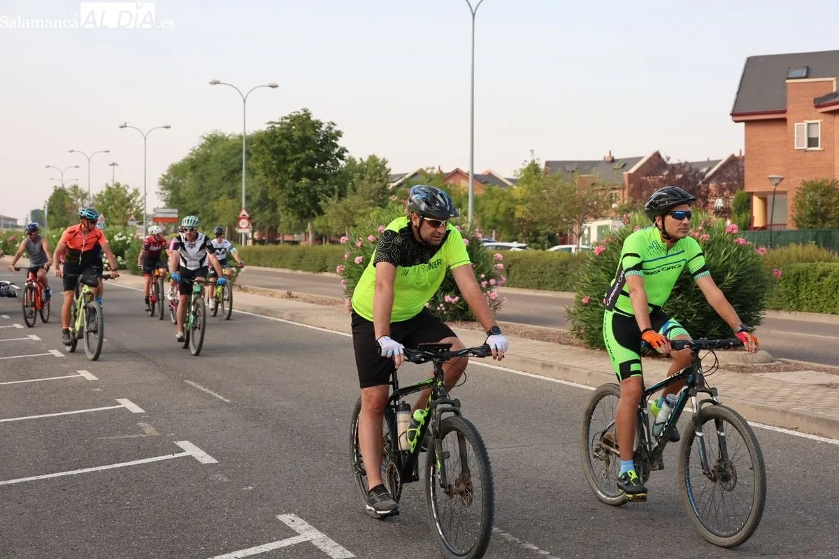 Inicio de la XXIV Marcha Cicloturista Dori Ruano en Villamayor. Fotos: David Sañudo