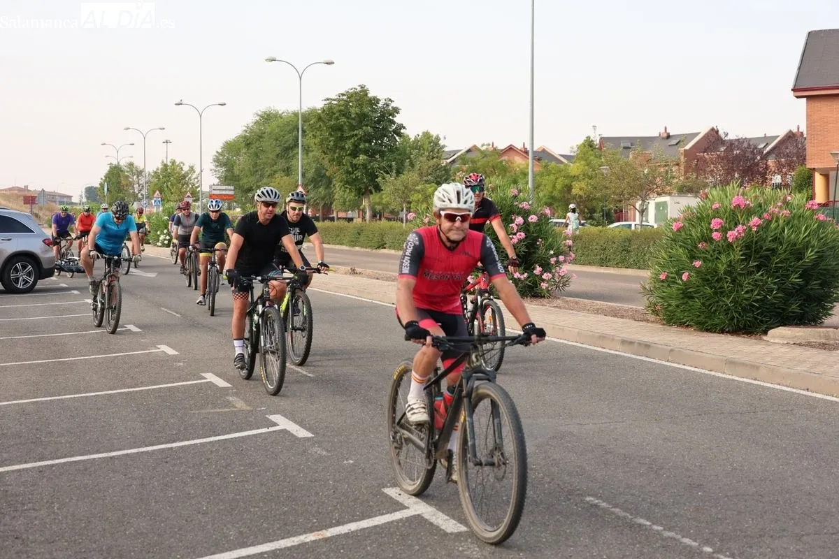 Inicio de la XXIV Marcha Cicloturista Dori Ruano en Villamayor. Fotos: David Sañudo
