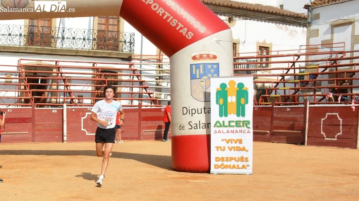 La carrera Toromaratón ha tenido como salida y meta el coso taurino