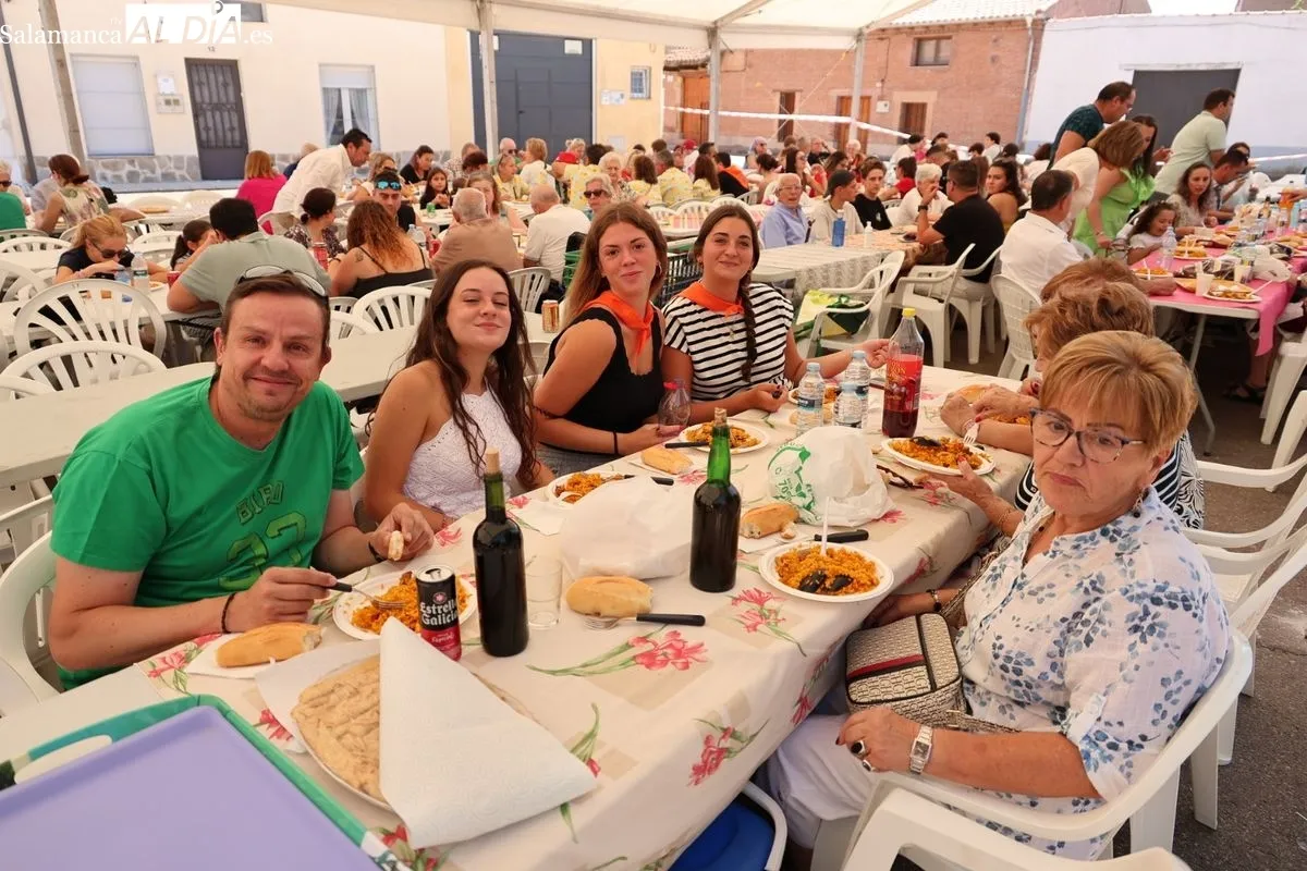 Paella popular en La Vellés. Foto: David Sañudo