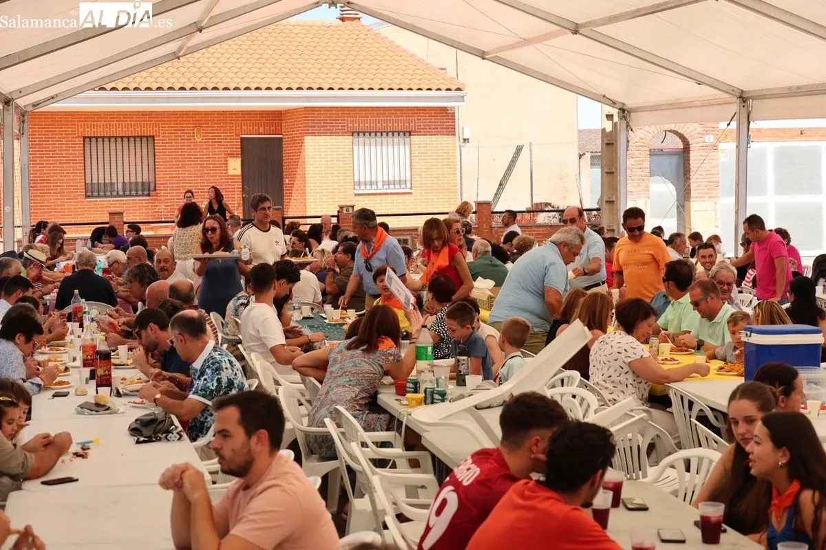 Paella popular en La Vellés. Foto: David Sañudo