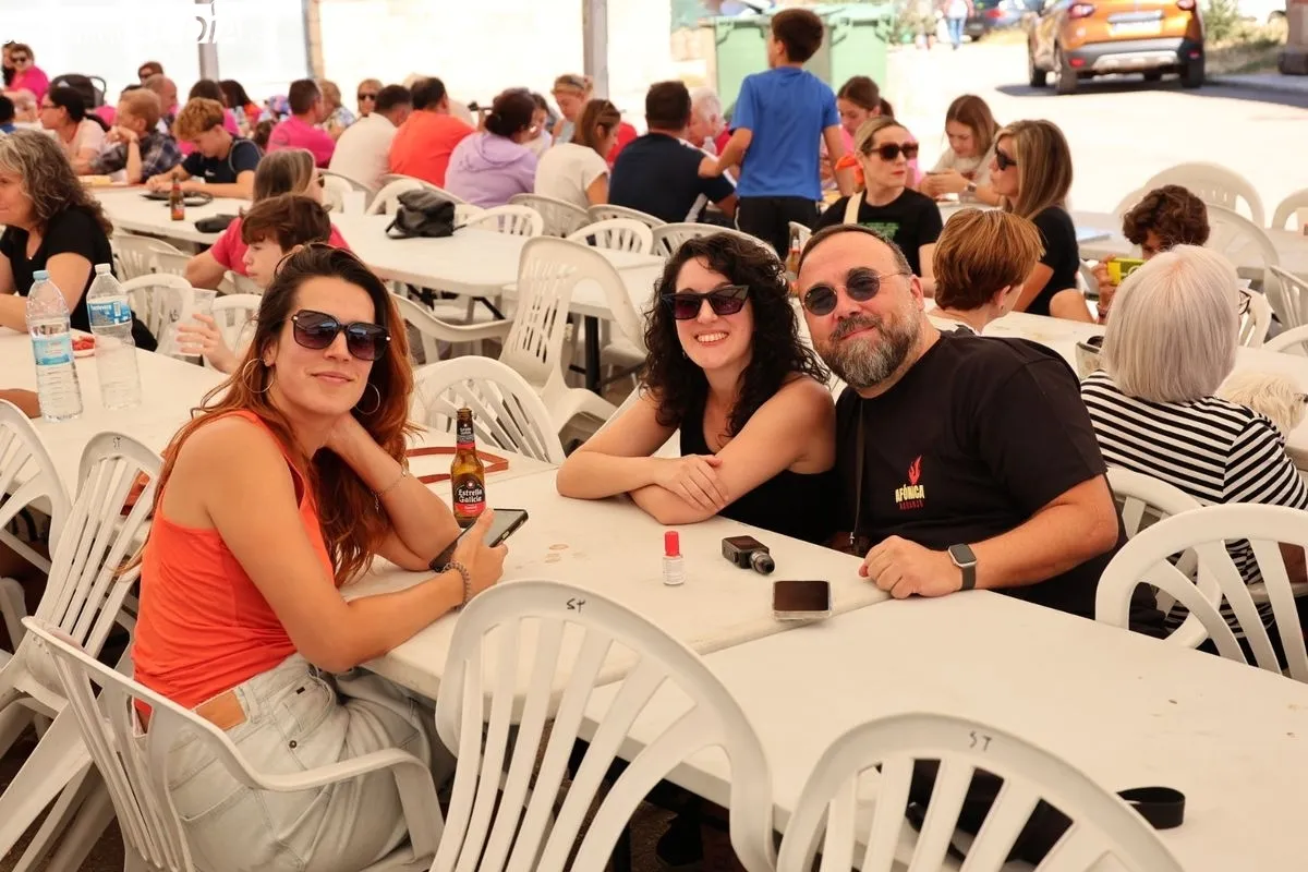 Paella popular en La Vellés. Foto: David Sañudo