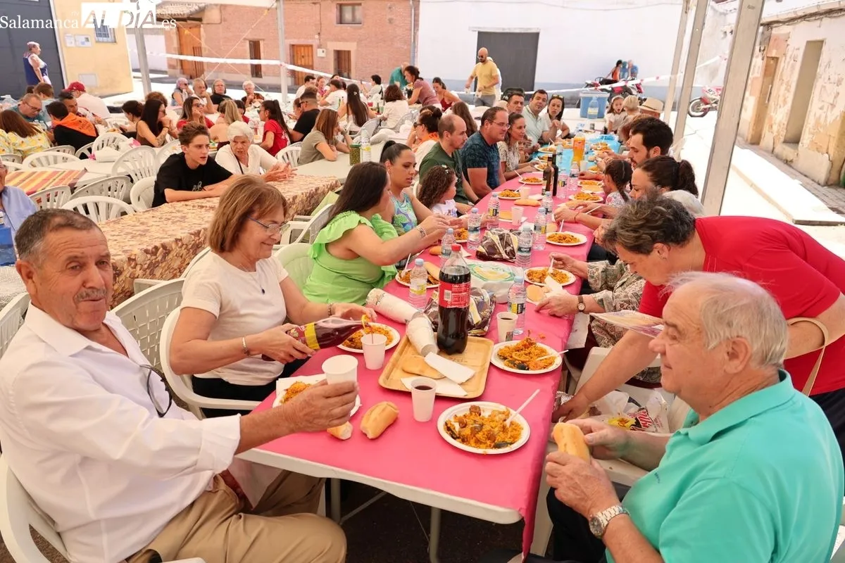 Paella popular en La Vellés. Foto: David Sañudo