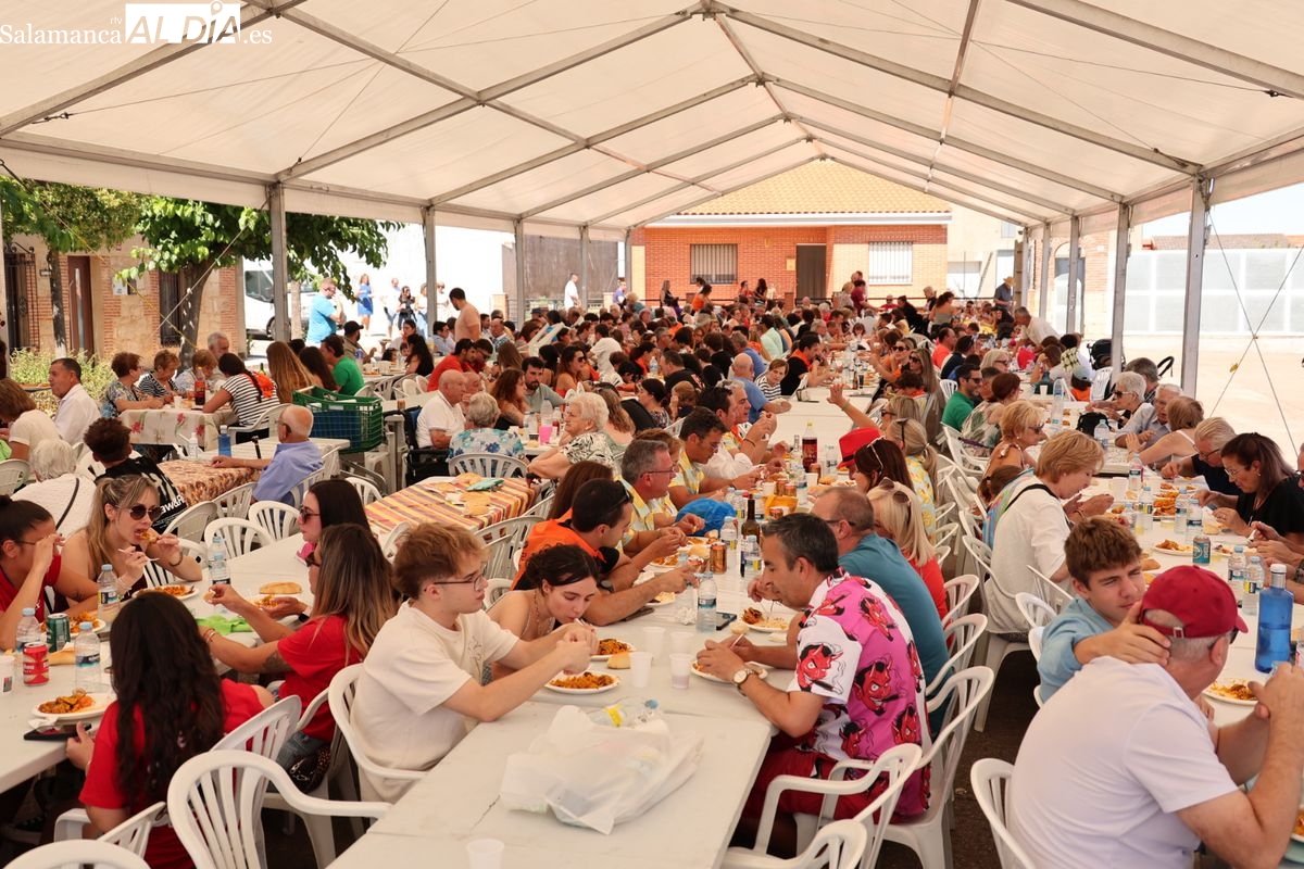 Fiestas La Vellés 2025: una paella gigante une al pueblo