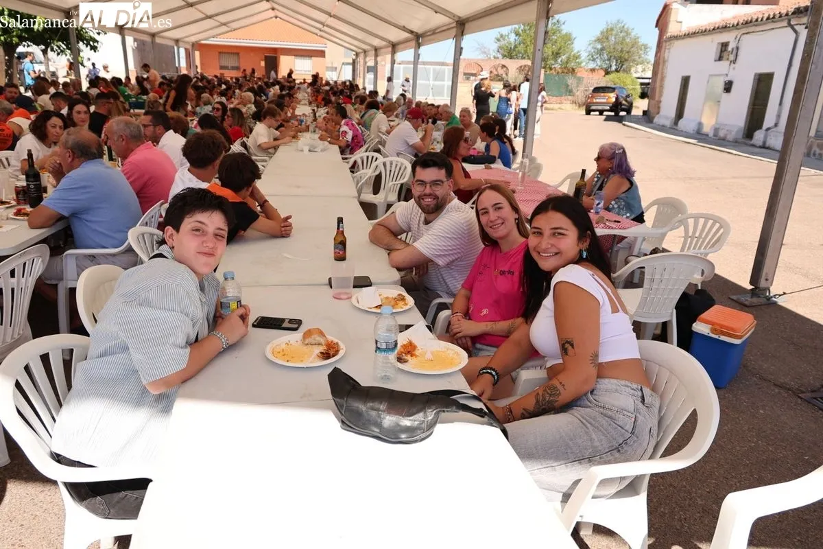 Paella popular en La Vellés. Foto: David Sañudo