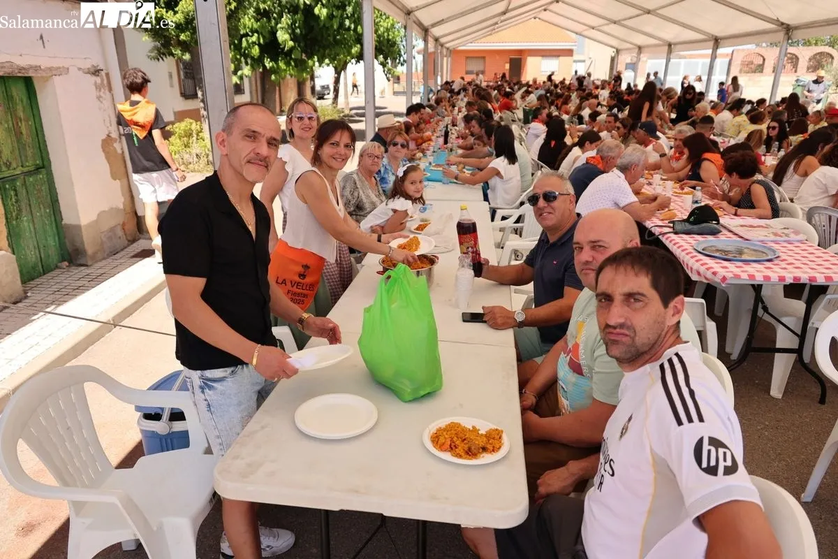 Paella popular en La Vellés. Foto: David Sañudo