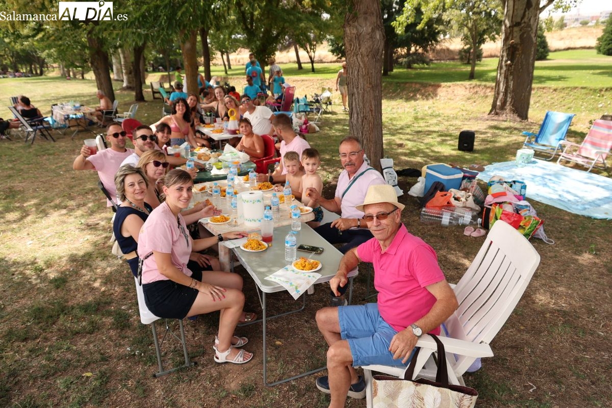 Paella solidaria en Carbajosa: éxito por una triple causa