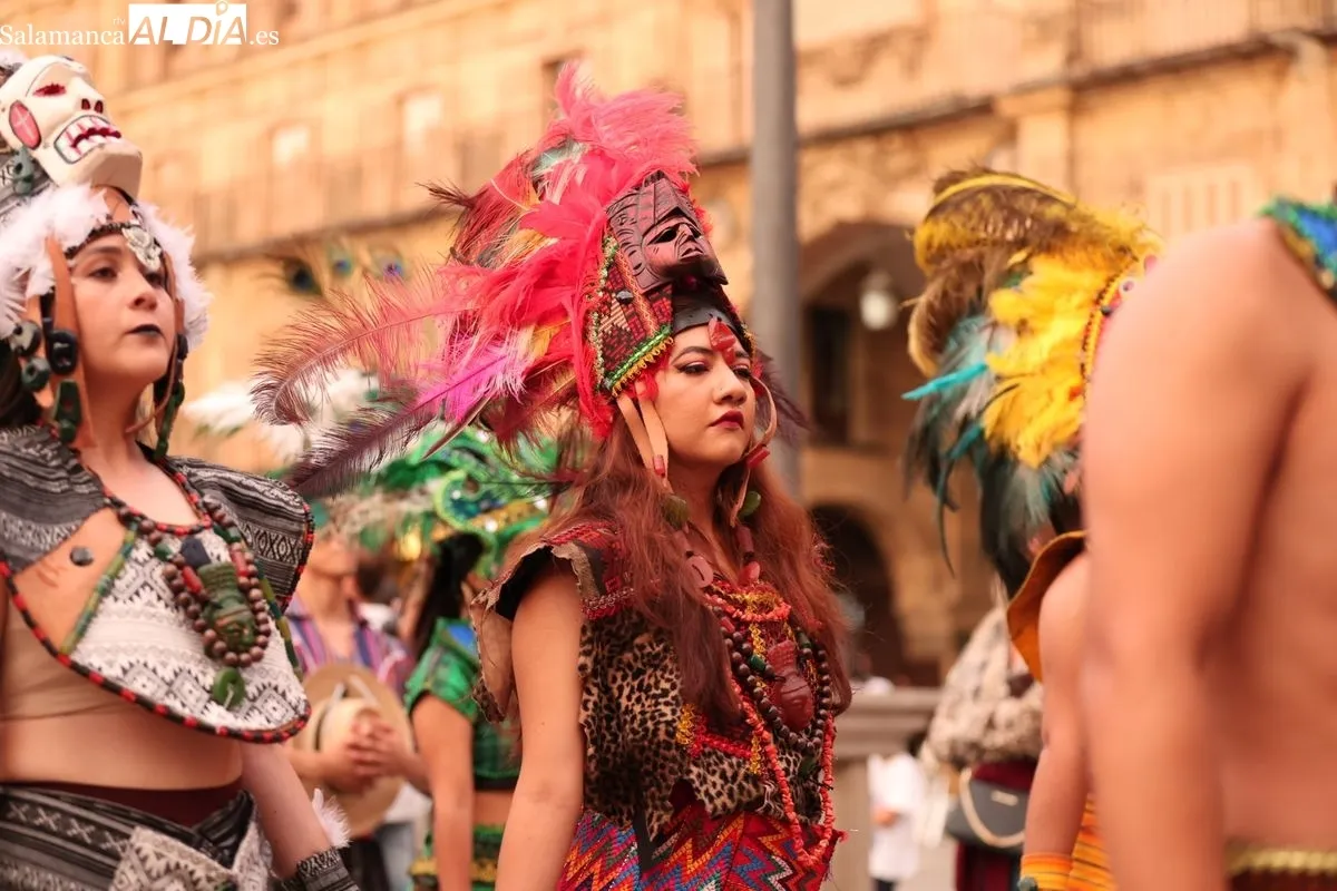 El folclore del mundo toma las calles de Salamanca en el inicio de su IV Festival Internacional | FOTOS: David Sañudo 