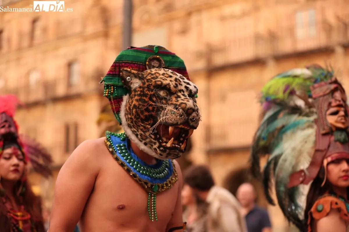 El folclore del mundo toma las calles de Salamanca en el inicio de su IV Festival Internacional | FOTOS: David Sañudo 